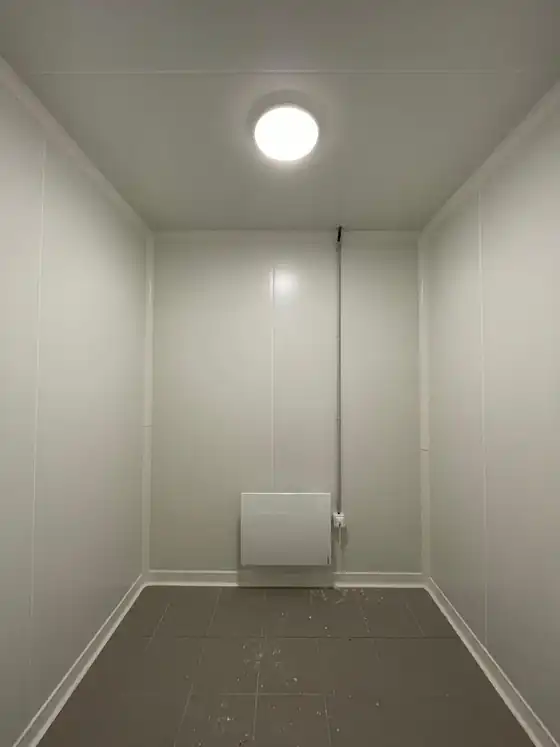 Éclairage d'une pièce avec plafonnier LED