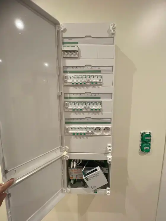 Tableau électrique Schneider neuf, installation complète